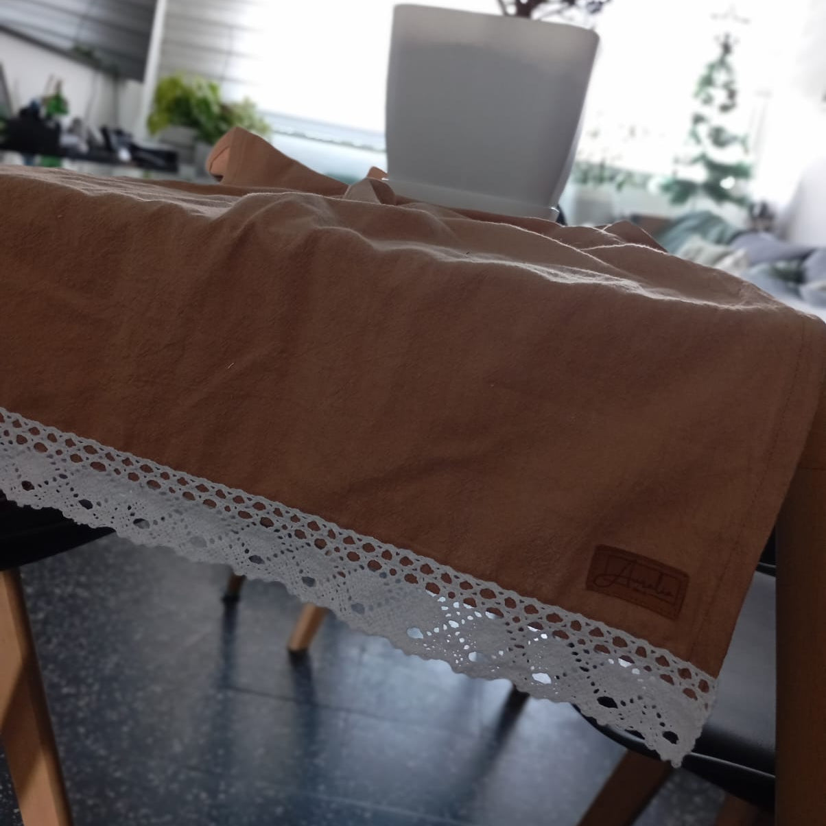 Caminero de mesa - Tostado c/puntilla